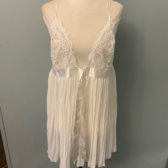 Victoria Secret pleated Lace Babydoll - Picture 8 of 13